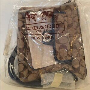NWT Coach logo Bag Jacquard Turn-Lock Pocket in Khaki and Navy
